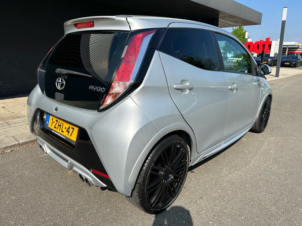 Toyota Aygo 1.0 vvt-i x-play // musketier sport pakket // uniek! //