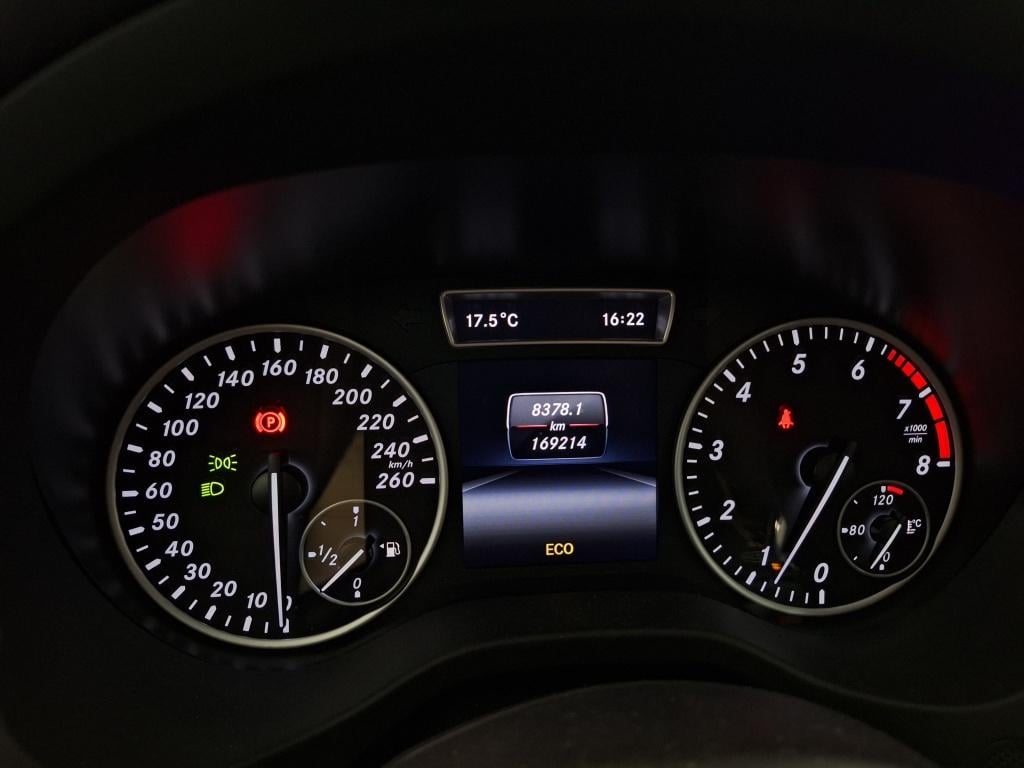 Mercedes-Benz A-Klasse 180 4u3 | ambient lighting | climate control
