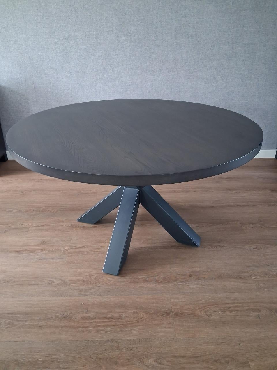 Ronde eettafel