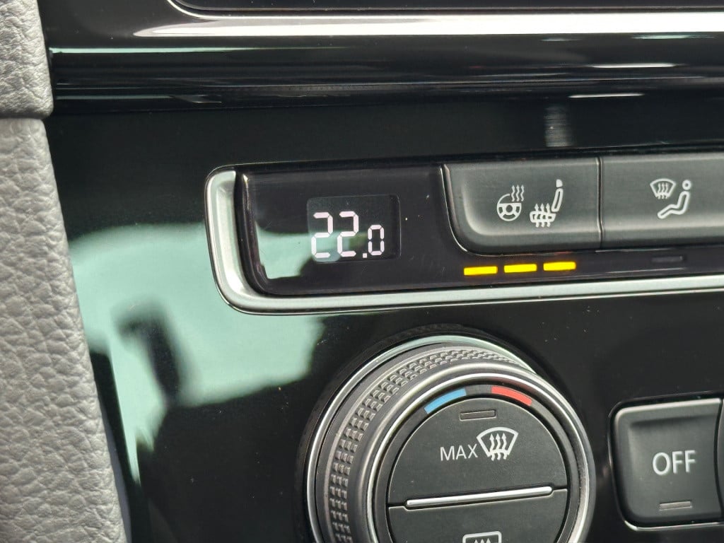 Volkswagen Golf 1.5 tsi 150pk dsg highline | camera | virtual cockpit | tre