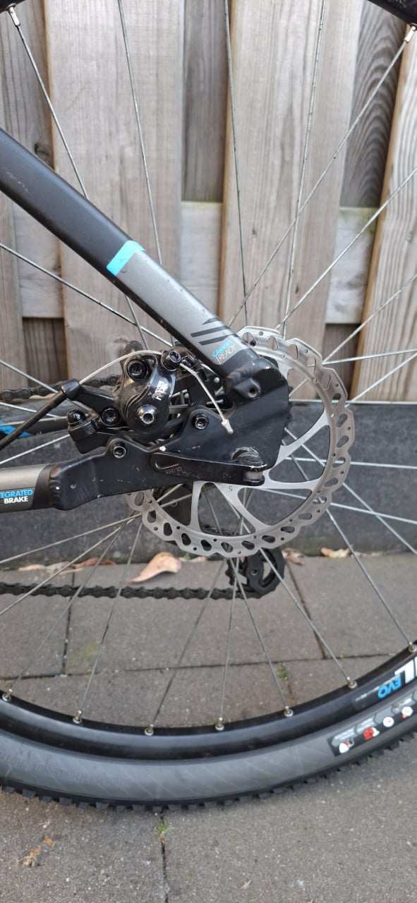 B TWIN rockrider 520
