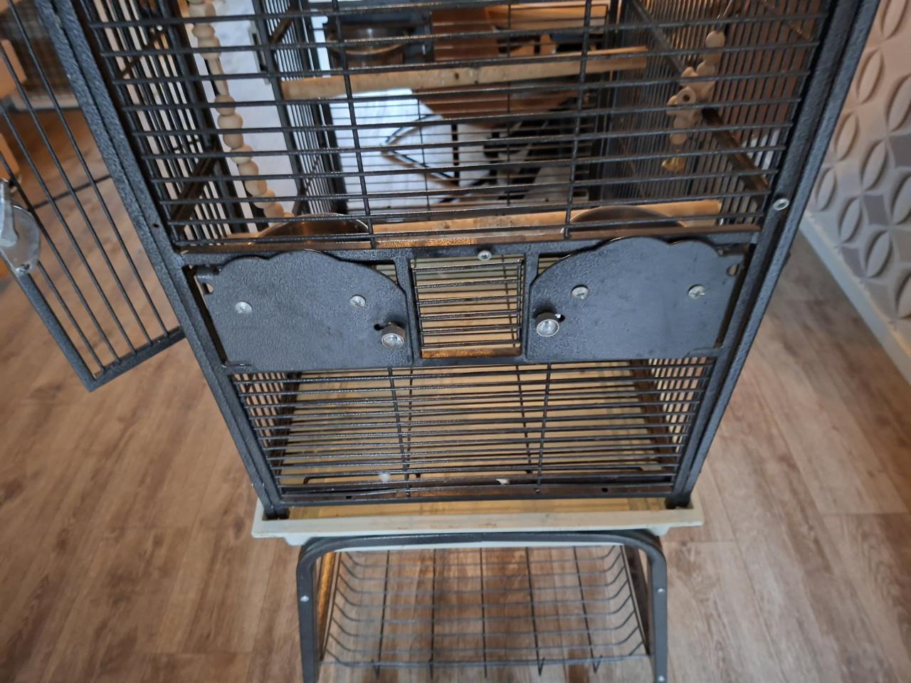 Papagaaien / Parkieten  Kooi