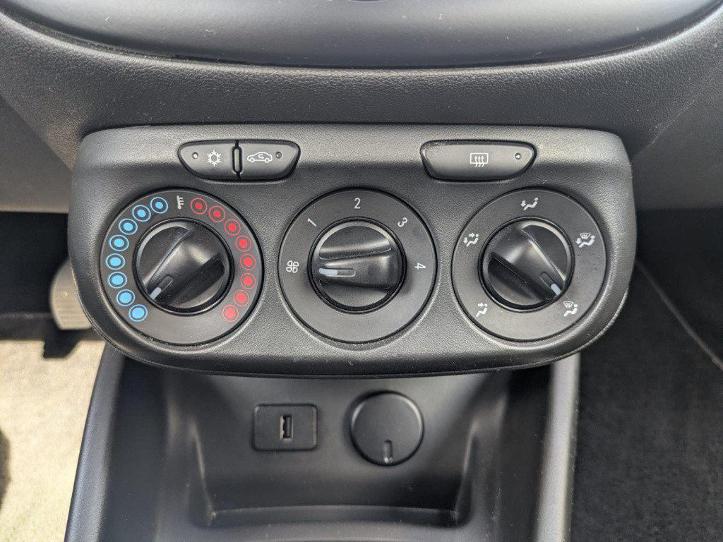 Opel Corsa 1.4 favourite | airco | cruise control | bluetooth