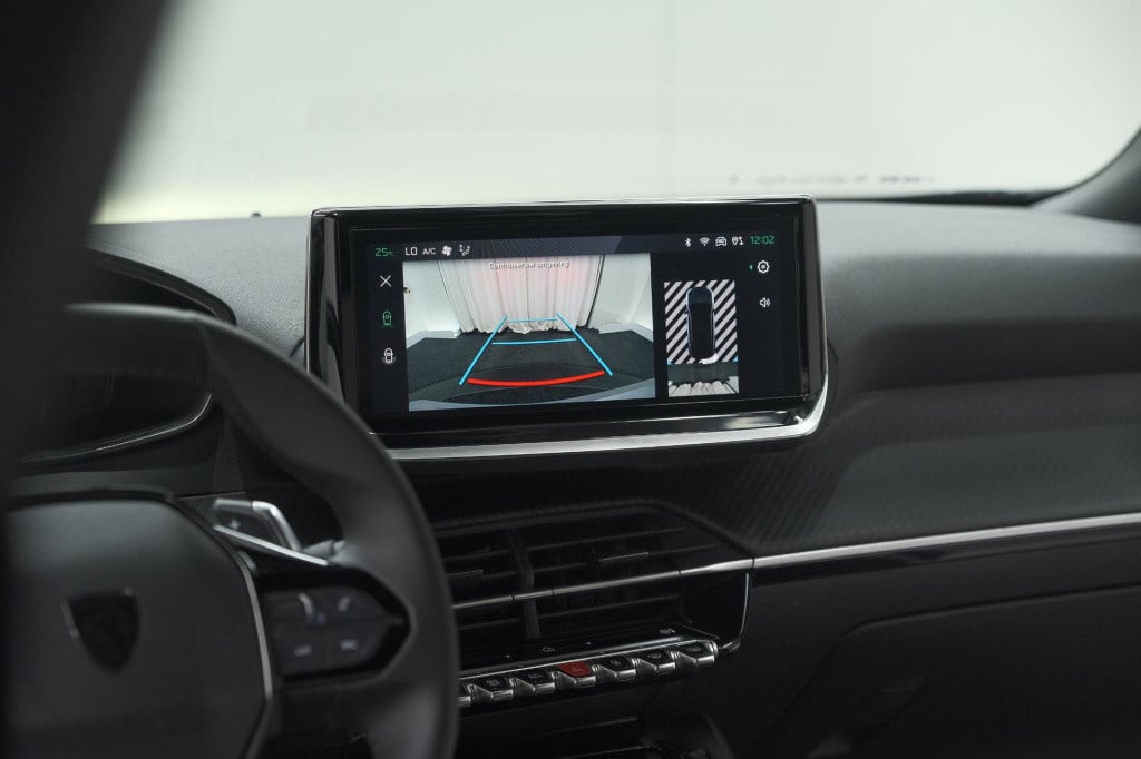 Peugeot 2008 puretech 130 eat8 allure | camera | navigatie | parkeersensore