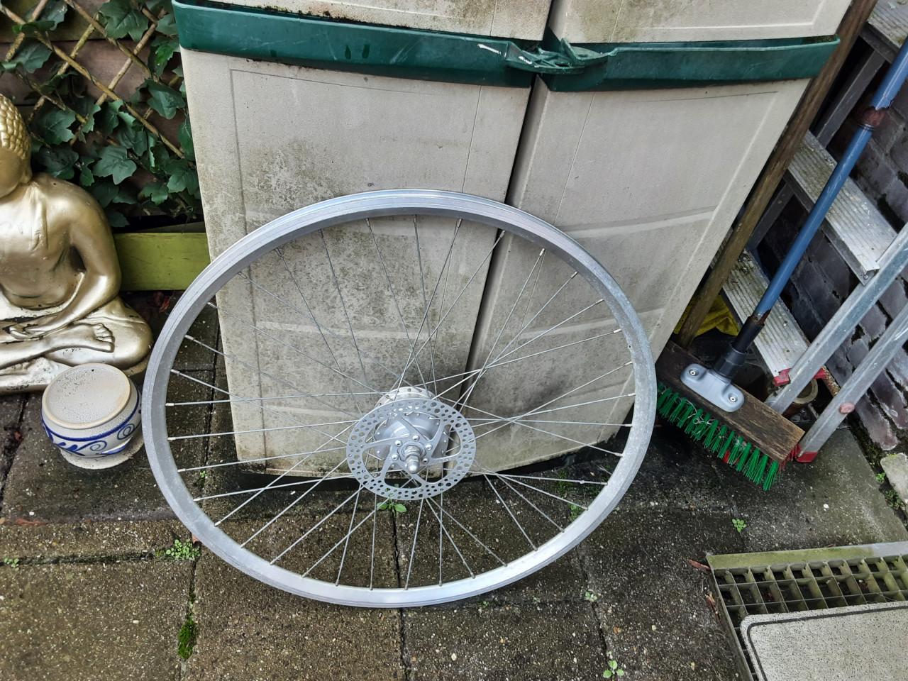 28 inch shimano voorwiel, naafdynamo,  schijfrem