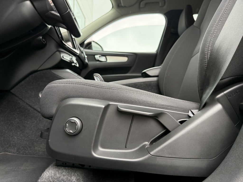 Volvo XC40 t5 262pk recharge business pro| navi| keyless| led| getint glas|