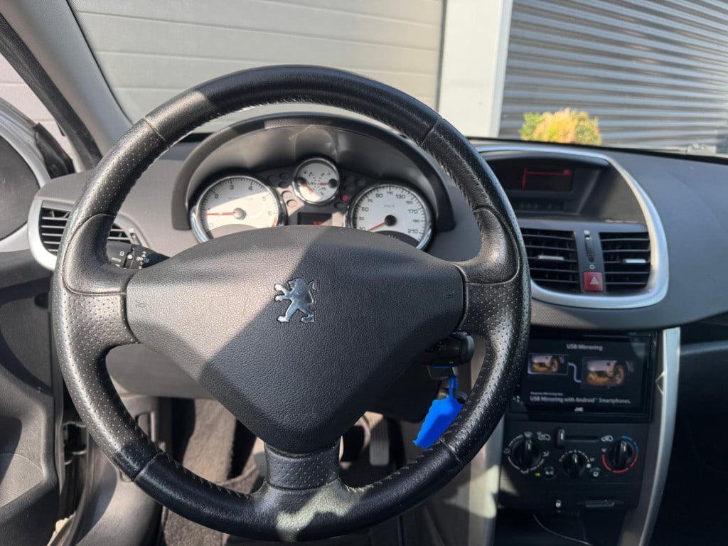 Peugeot 207 1.4-16v xr/130.000/vol jaar apk/airco/carplay