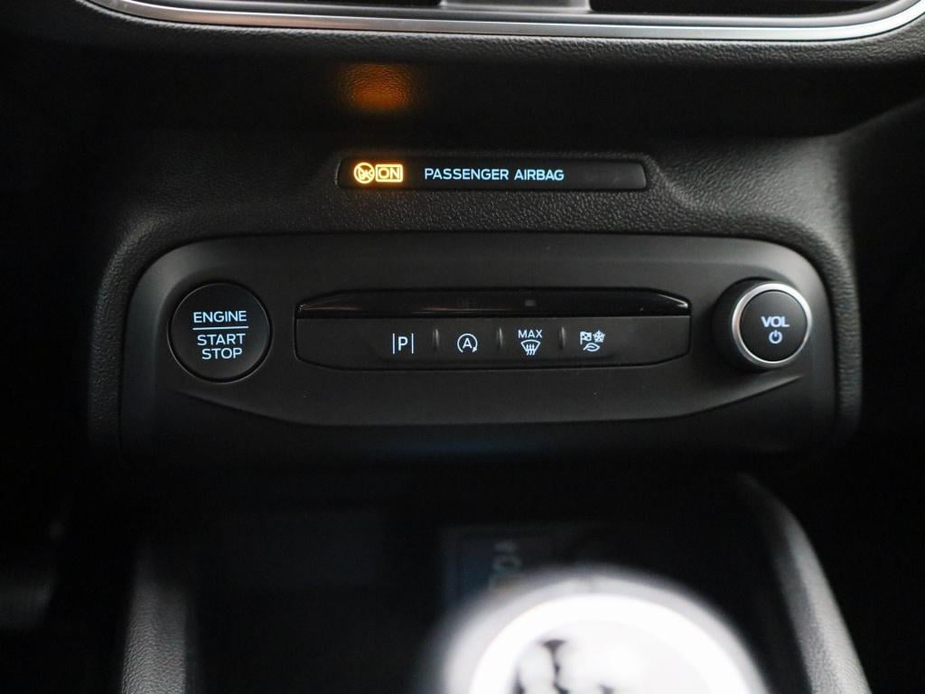Ford Focus 1.0 ecoboost hybrid titanium | navigatie | groot scherm | apple 