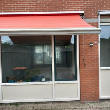 Knikarm zonnescherm 300 cm.