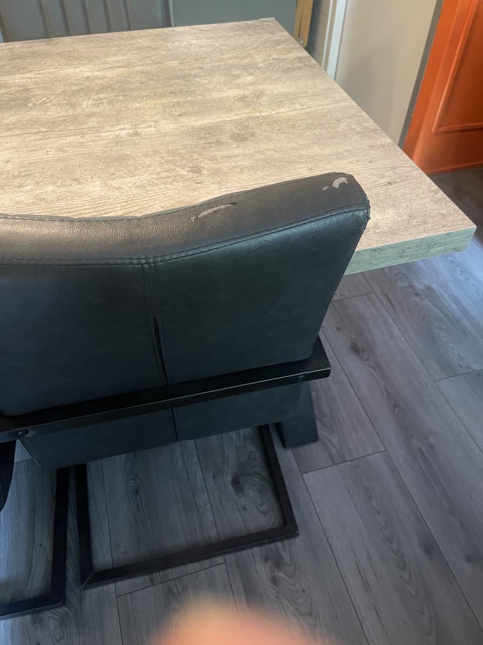 Eettafel met stoelen