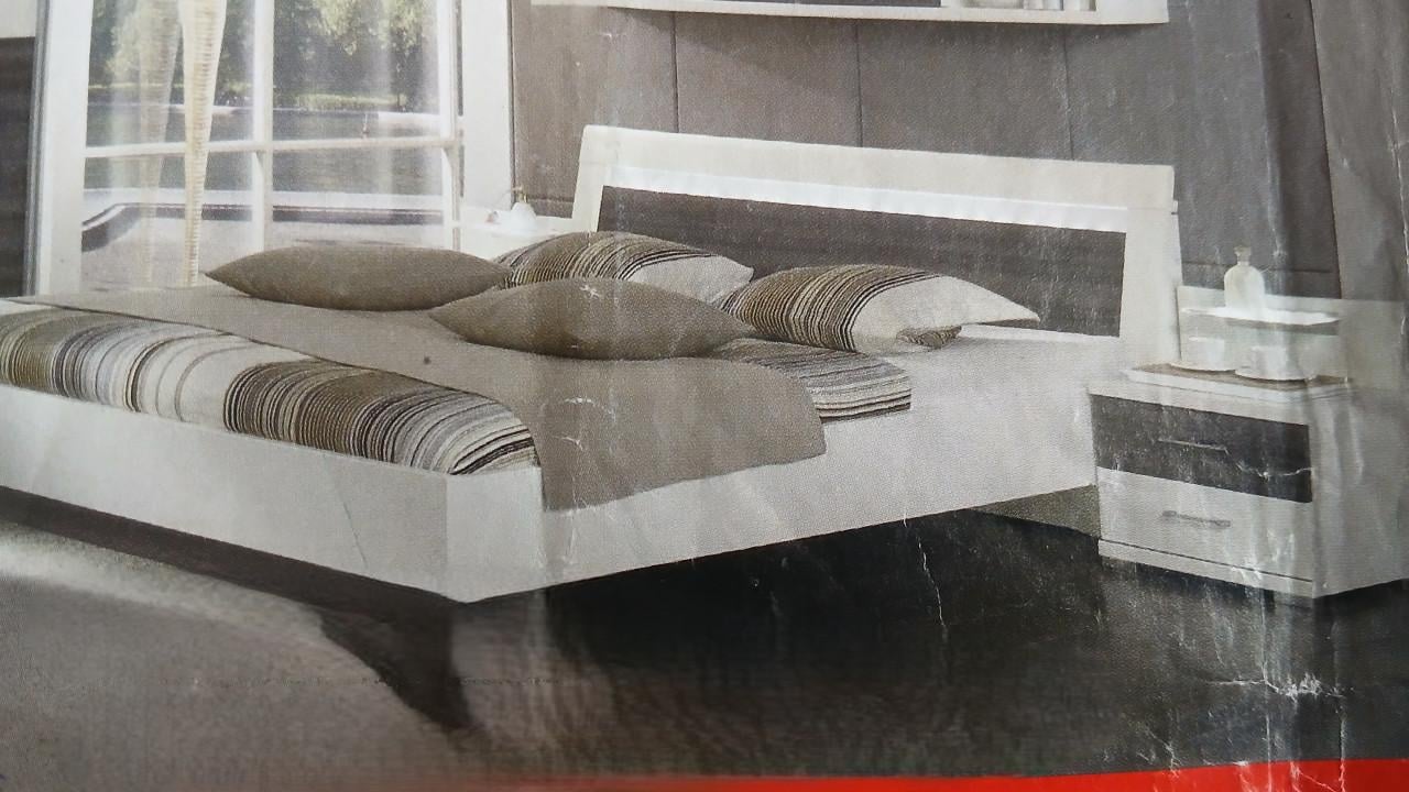 Complete slaapkamer bed 200 x 180 kledingkast nachtkastjes elektrische bedb