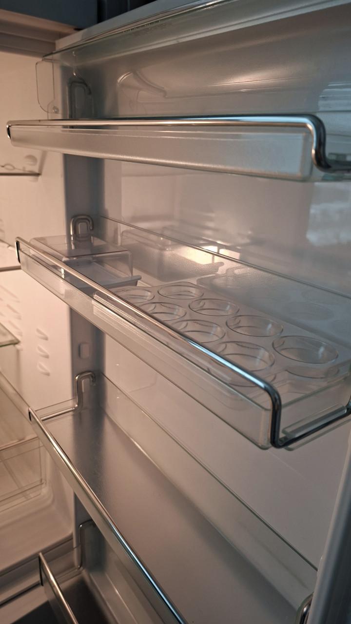 Koelkast met diepvrieskast