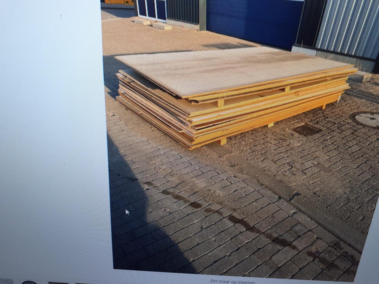 Partij grote platen 2 x 3 m div diktes alles v 50 euro