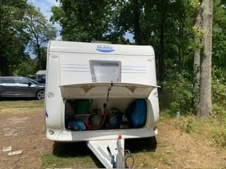 Caravan Hobby 460 UFE met vaste Thule luifel, voortent met losse luifel