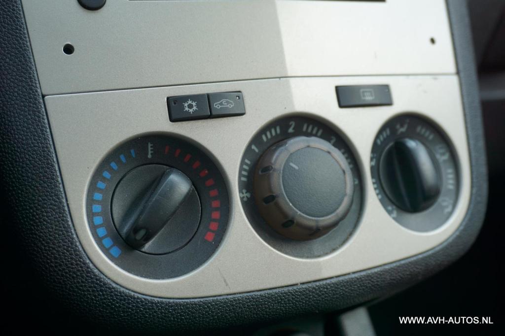 Opel Corsa 1.2-16v essentia