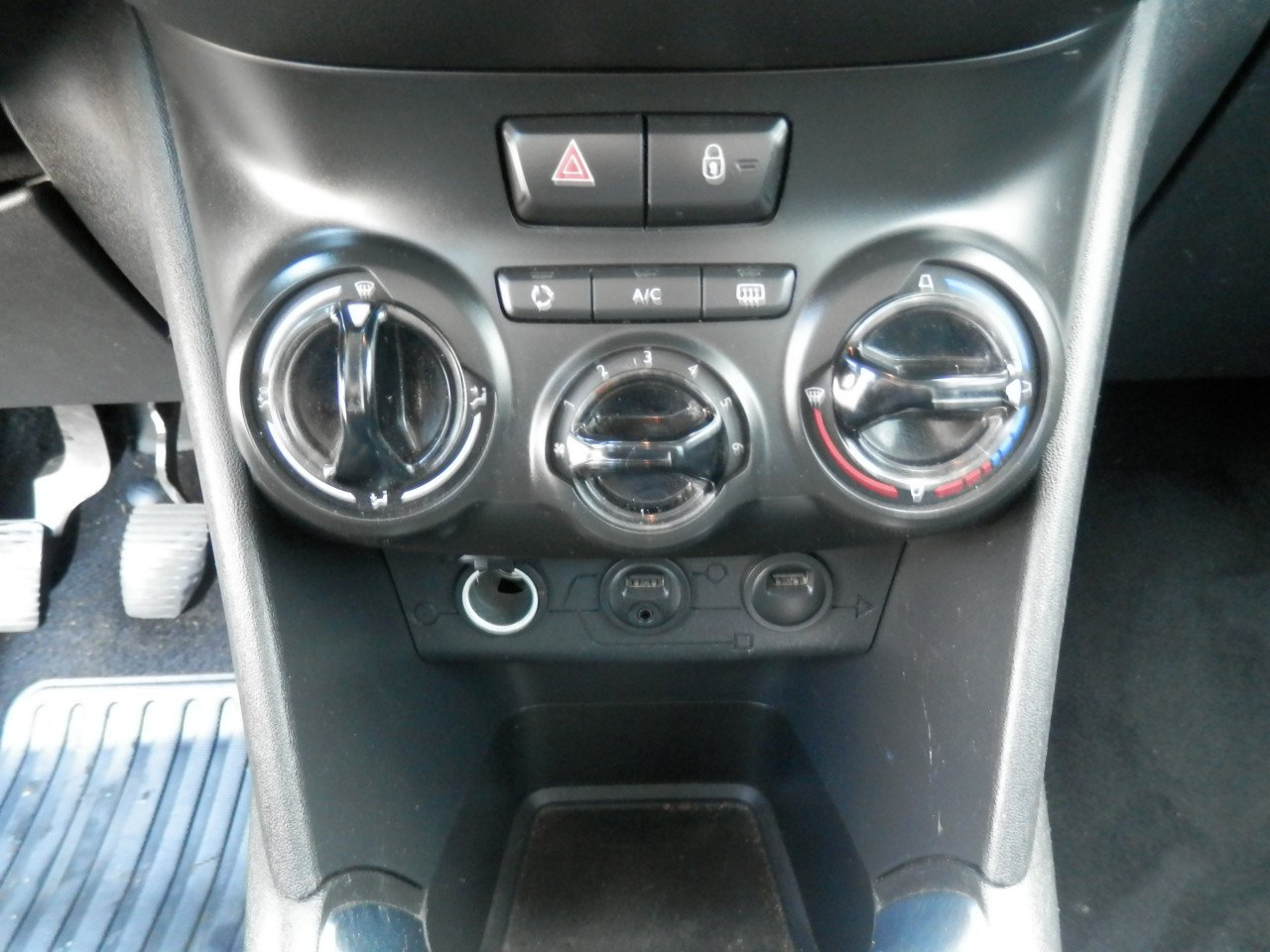Auto Garant Biedt Aan: Peugeot 208 1.2 VTi Active