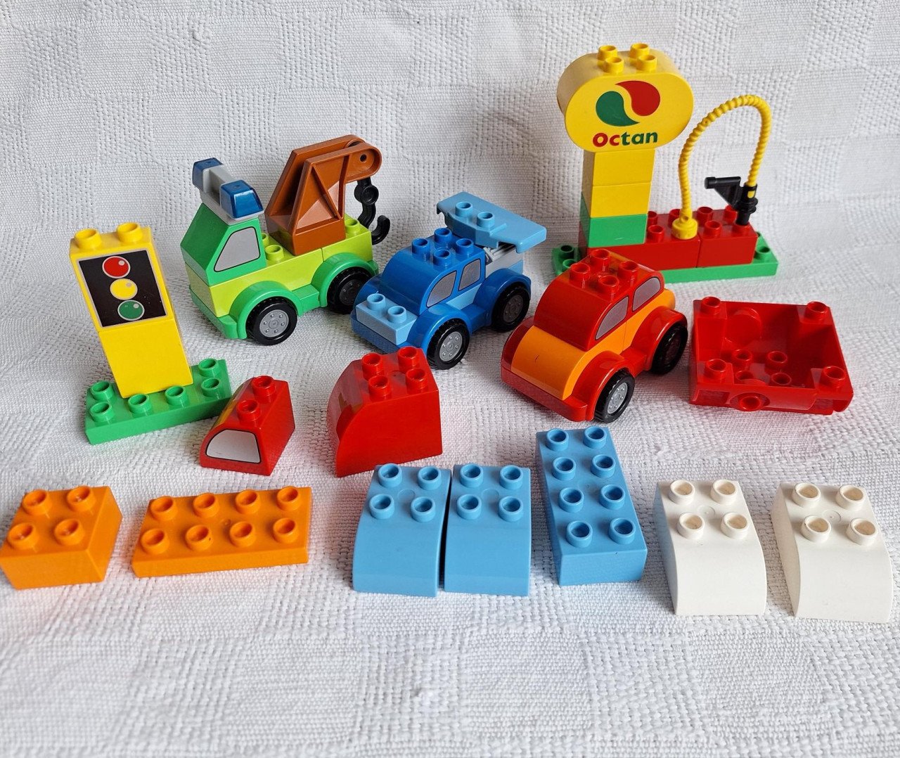 Maandag Boeken en Verzamelmarkt ook spelletjes, Duplo en Lego