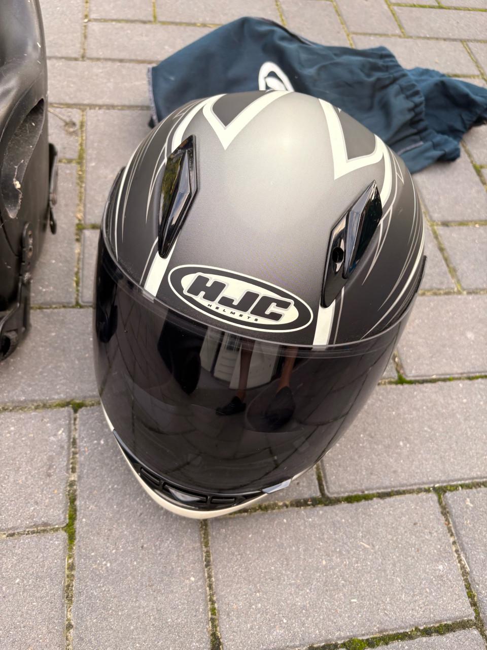 Kinder en volwassen helm en scooter zitje (in zeer goede staat)