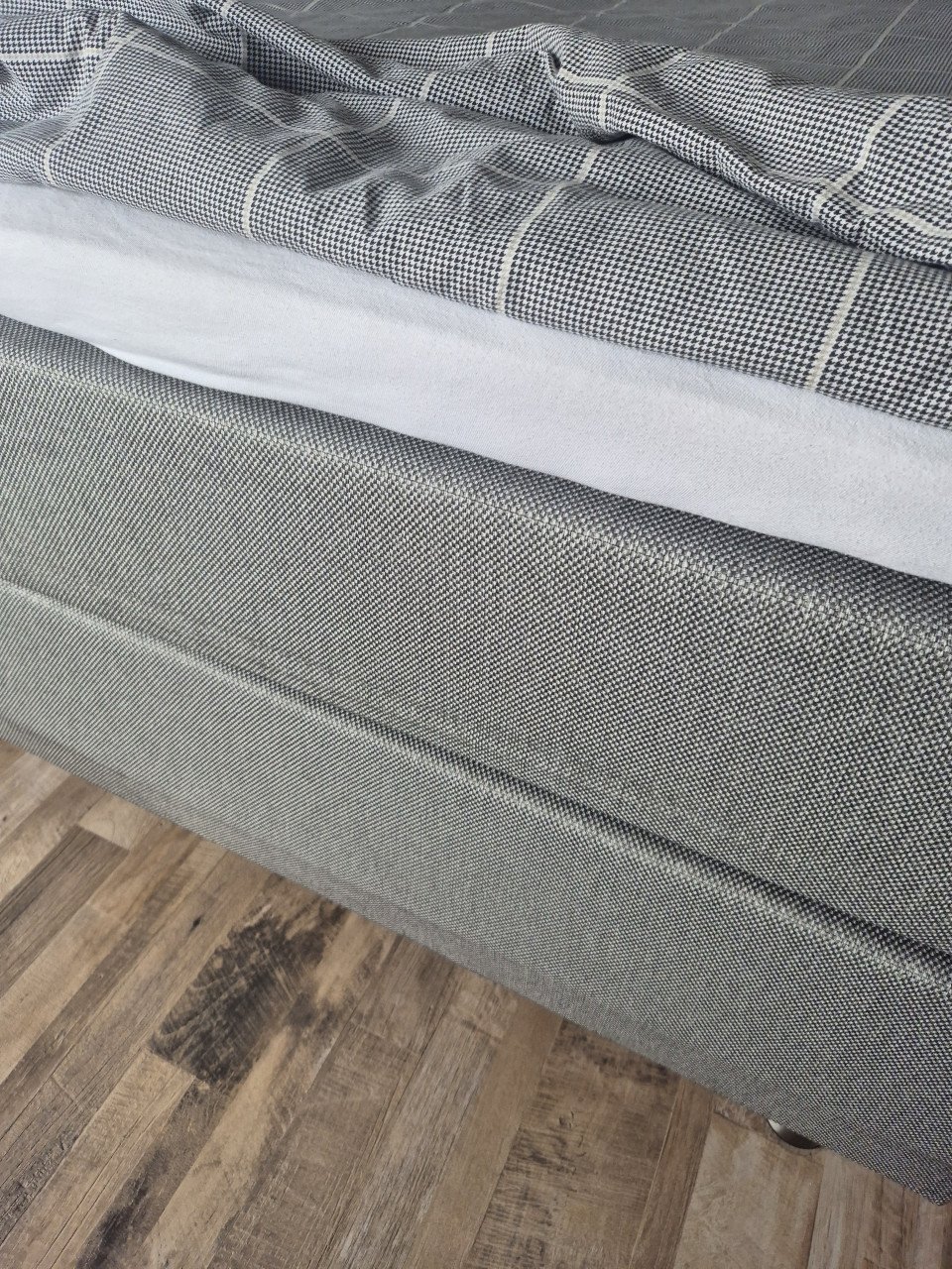 Boxspring Grijs (4.5 jaar oud)