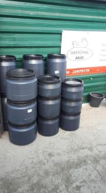 Zwarte voertonnen in diverse maten