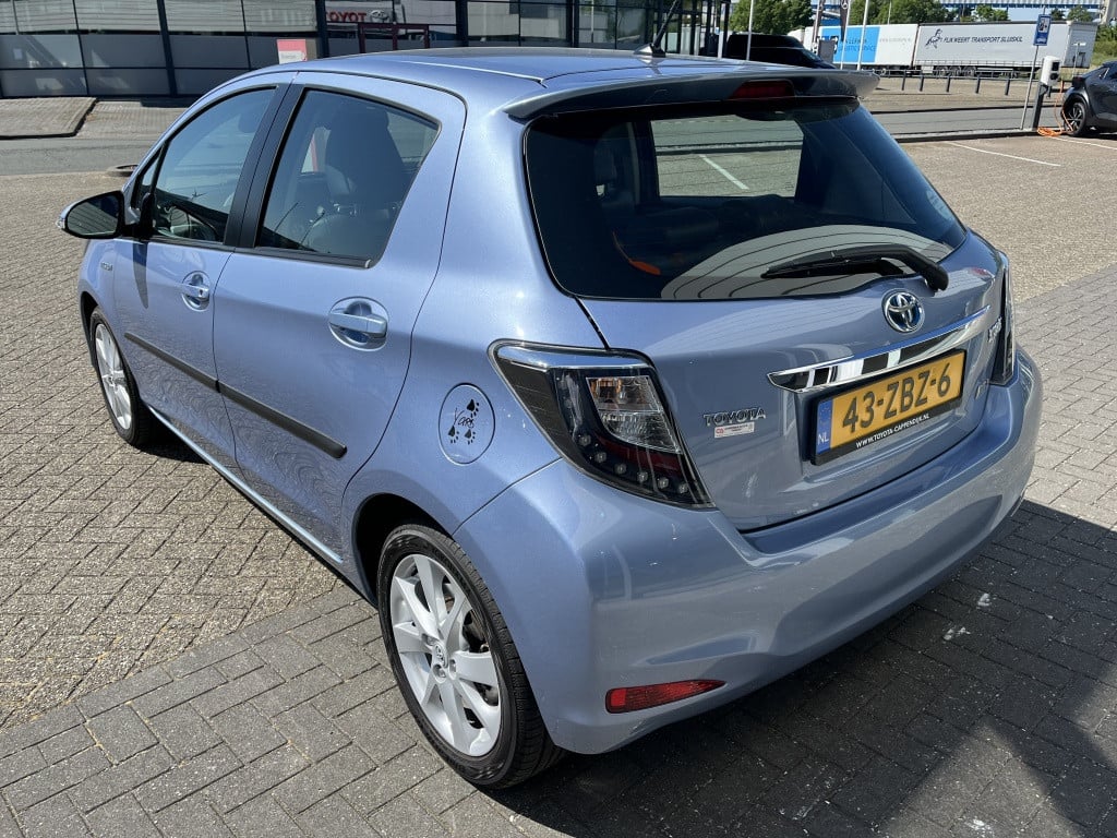 Toyota Yaris | net binnen | lage km-stand 1.5 full hybrid dynamic | camera 
