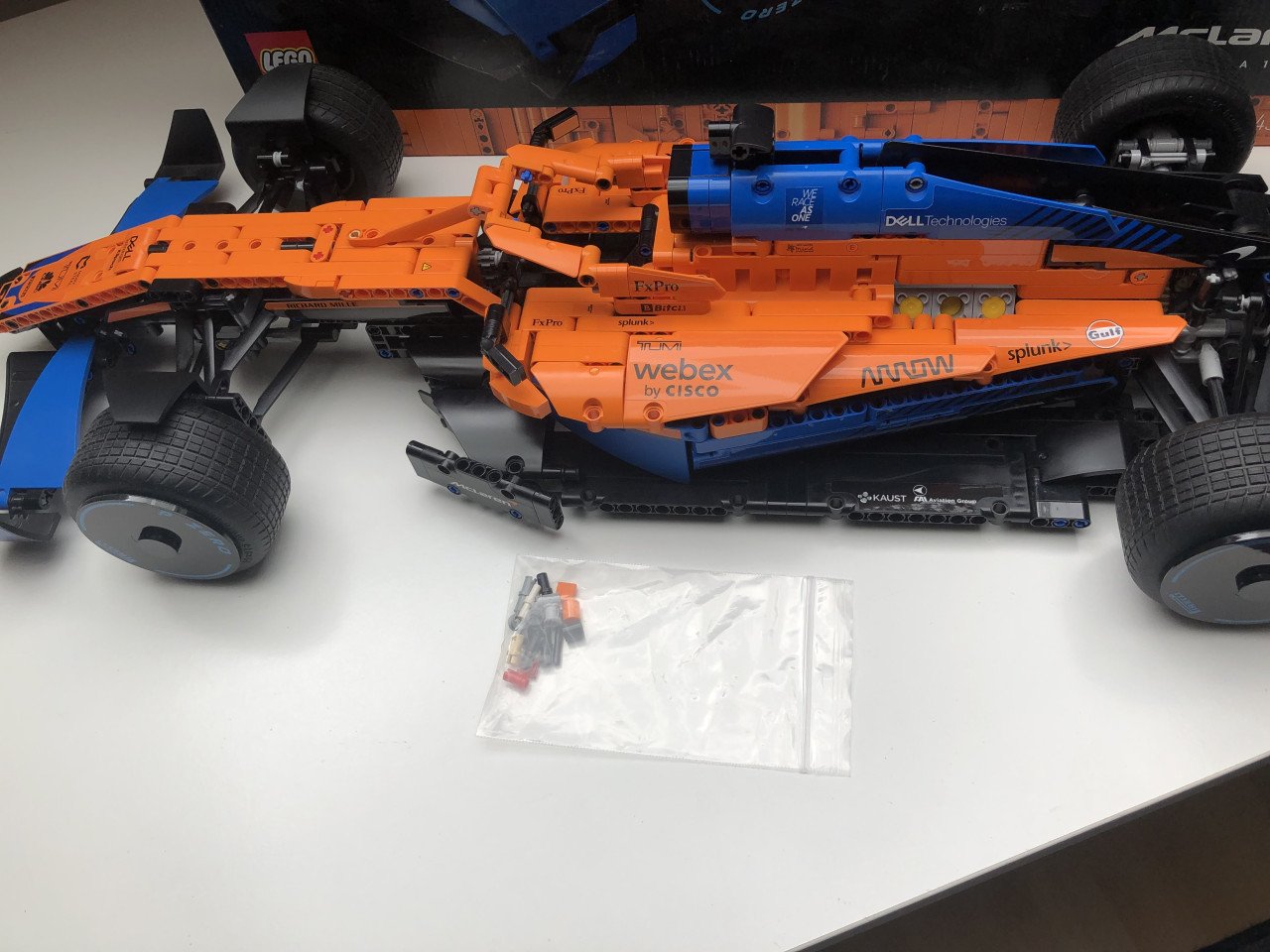 Lego Technic sets, 42141, met Pirelli stickers, 42171 en 42154, nieuwstaat.