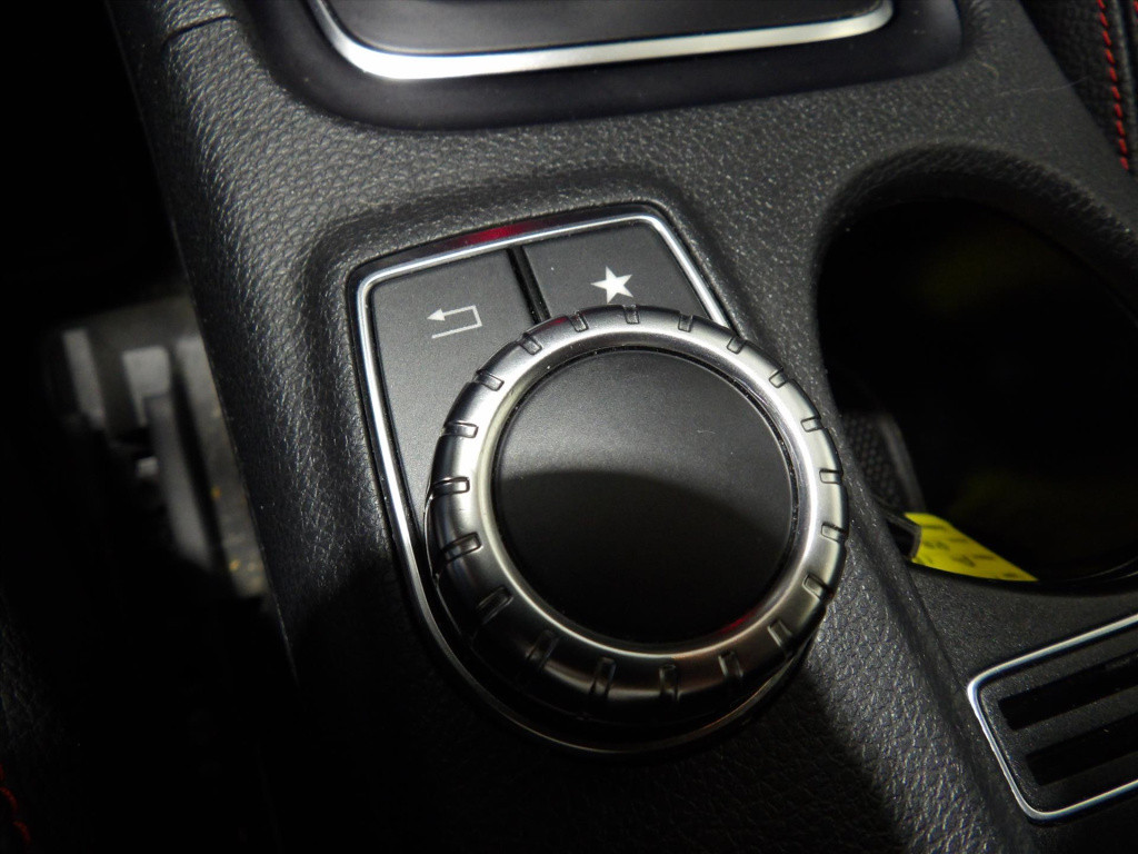 Mercedes-Benz A-Klasse a180 122pk 7g-dct business solution amg