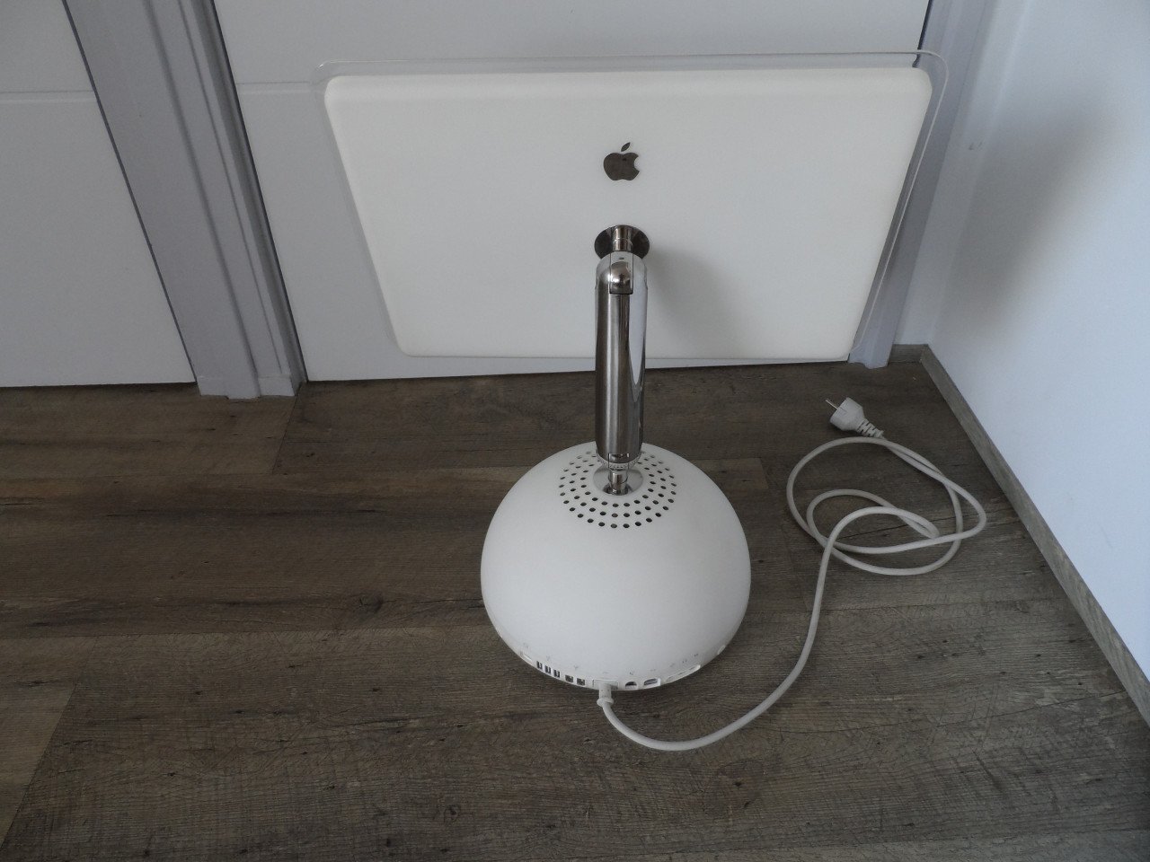 APPLE iMAC G4 M6498 PERSONAL COMPUTER with 1.25Hz /256Mb/80HD