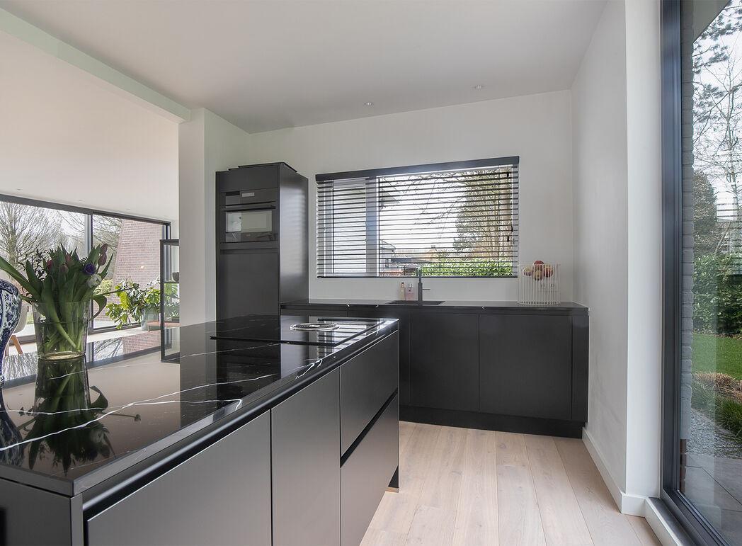 Complete keuken met apparatuur en kookeiland (uit te bouwen in Axel)