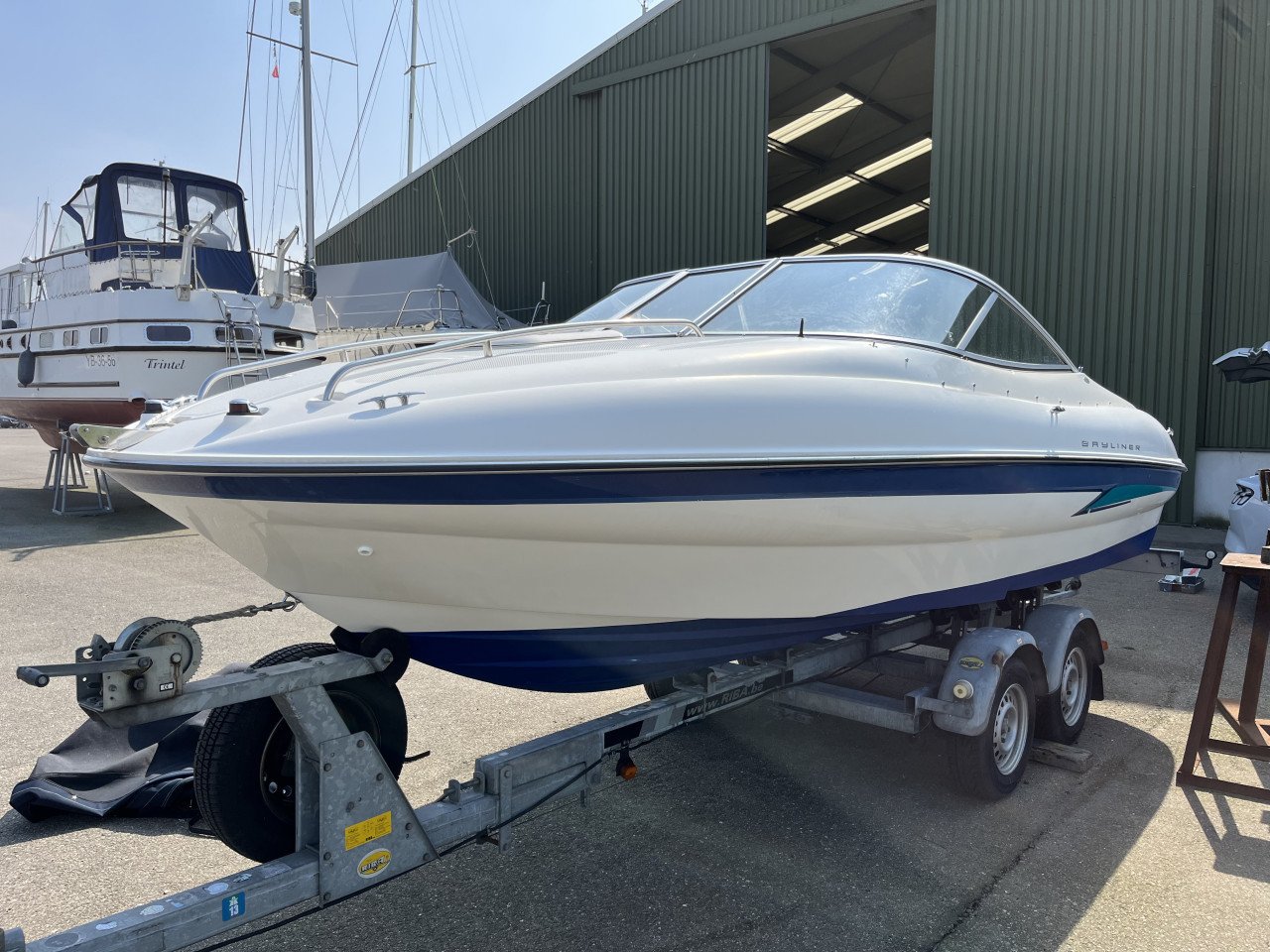 Bayliner 602 Cuddy, in perfecte staat 220 pk bj 2004, INCL Riba Trailer