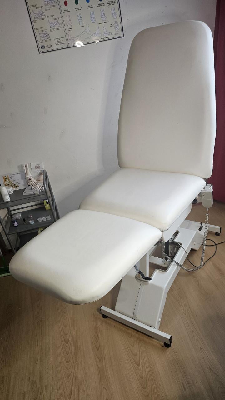 PEDICURE STOEL + LOUP LAMP