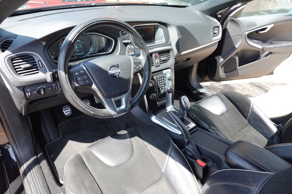 Volvo V40 1.6 t3 r-design