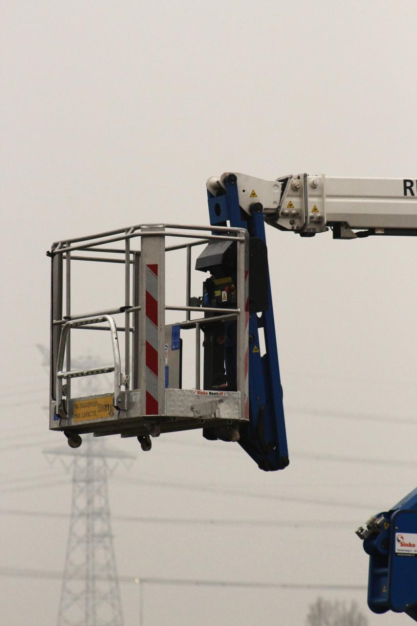 Spinhoogwerker te huur! Hoogte 18m, zijdelingsbereik 8m