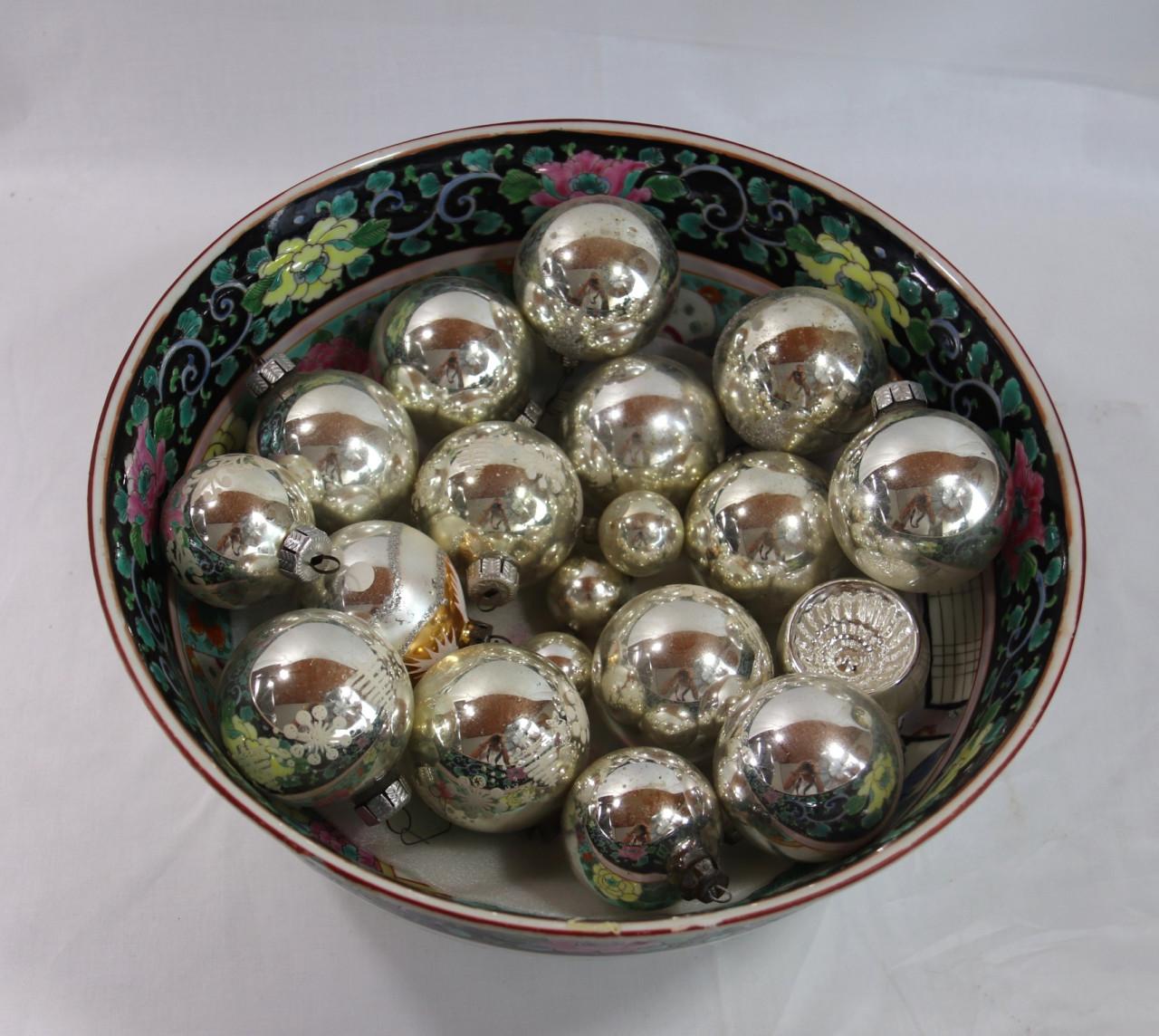 16 zilveren Kerstballen jaren 50