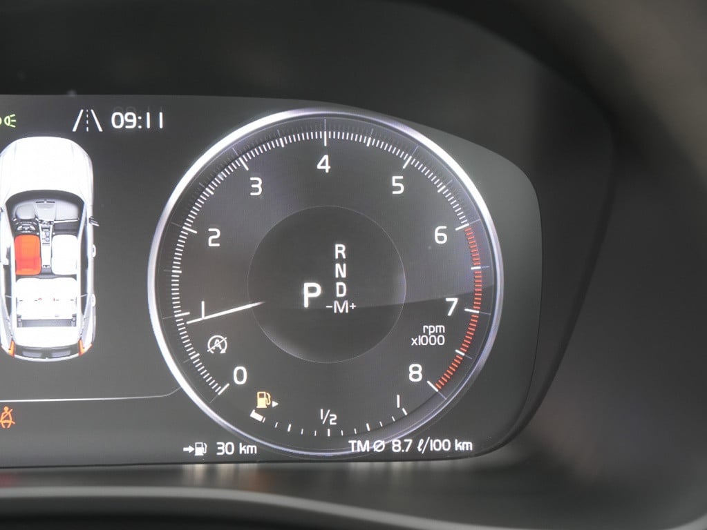 Volvo XC40 t4 190pk r-design| panodak| 360camera| 20''inch| navi| 2 zone cl