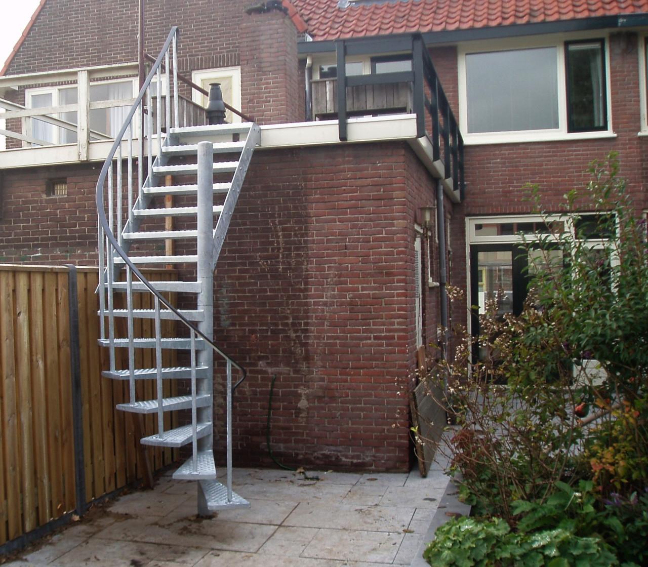 Stalen Kwartslagtrappen op maat – Compact & Stijlvol