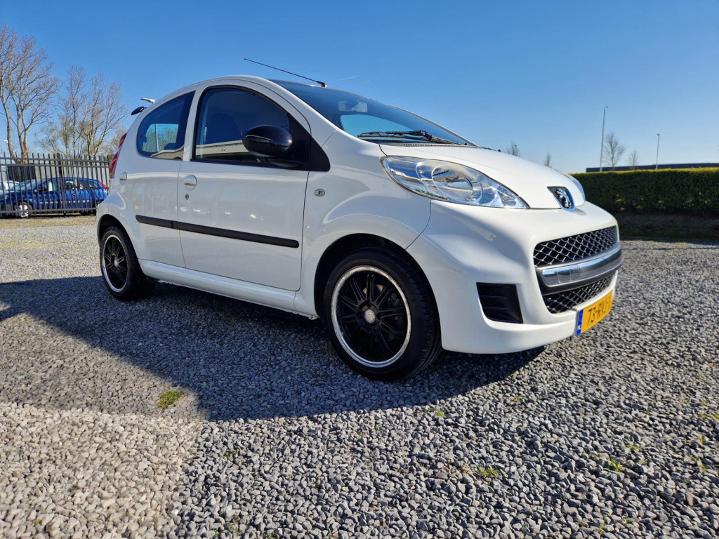 Peugeot 107 1.0-12v xs | airco | achterspoiler | velgen ''15 | toerenteller