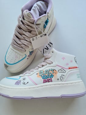 Nieuwe witte veter / rits half hoge sneakers met opdruk Zara  Maat 32