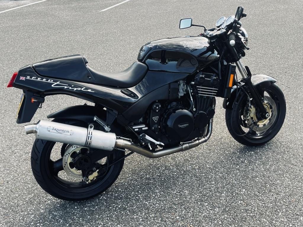 Triumph Speed Triple t300