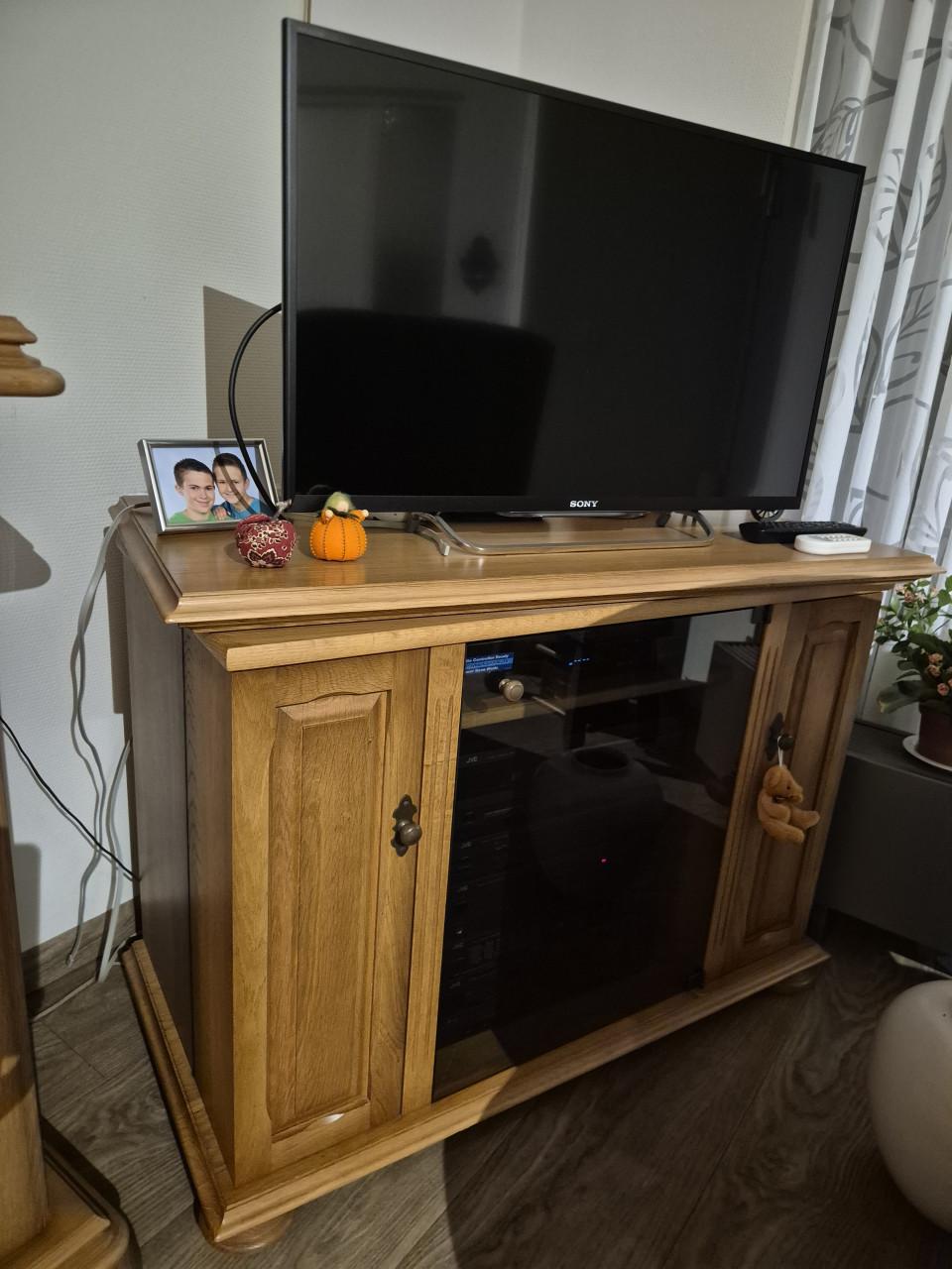 TV / muziekinstallatiekast