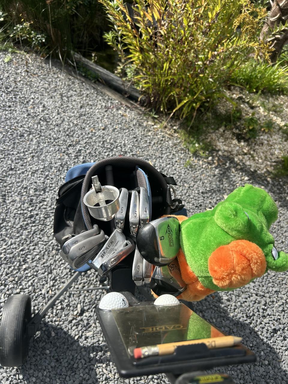 Trolley met complet set golfclubs van Dunlop pro