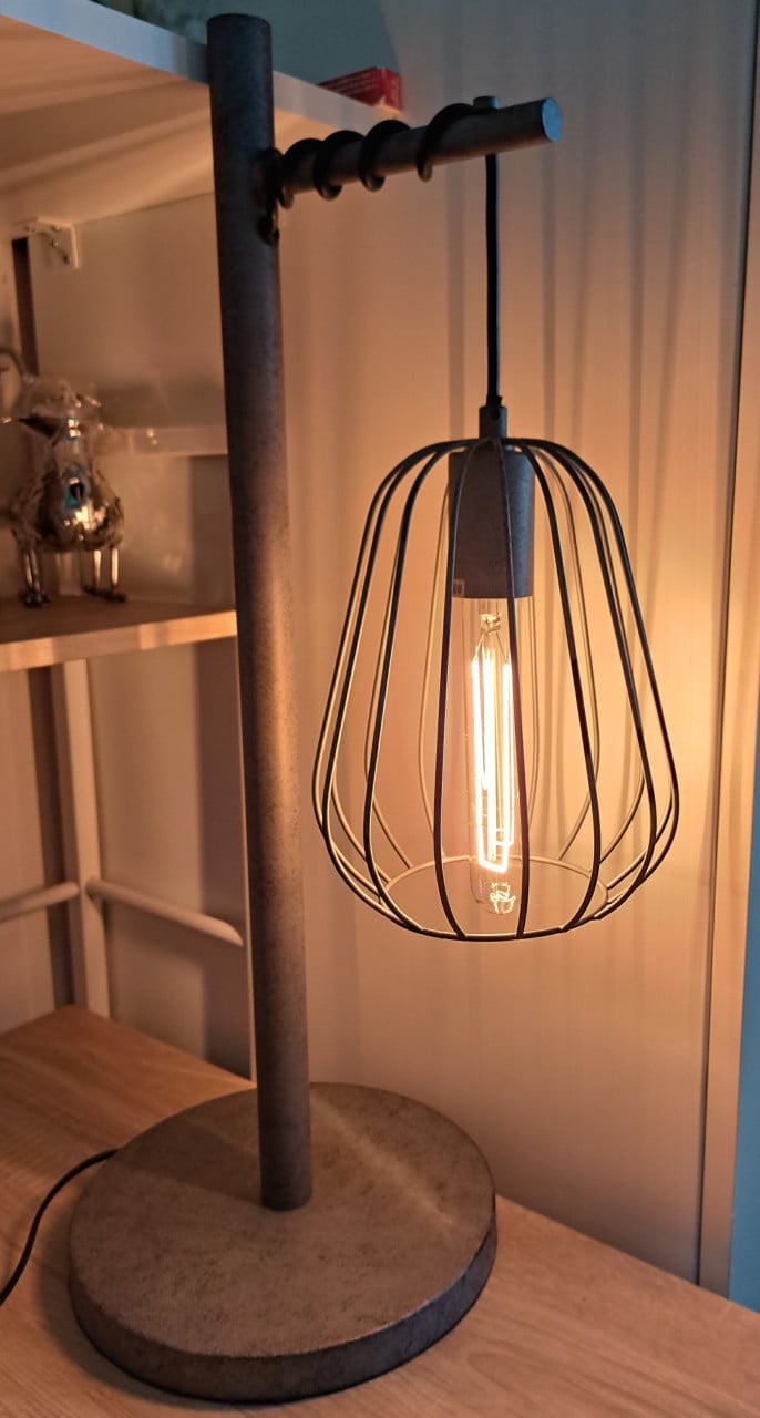 Mooie moderne/industriële tafellamp uit de Zijstra collectie