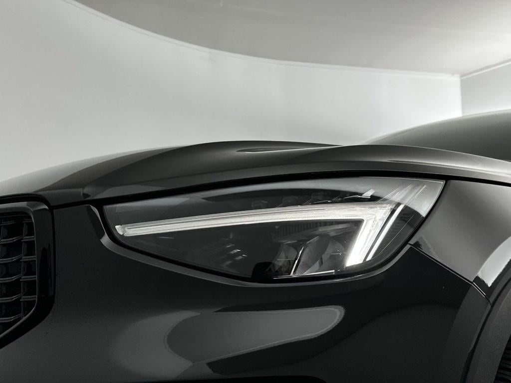 Volvo XC40 b4 194pk plus dark| achteruitrijcamera| trekhaak| adap.cruise