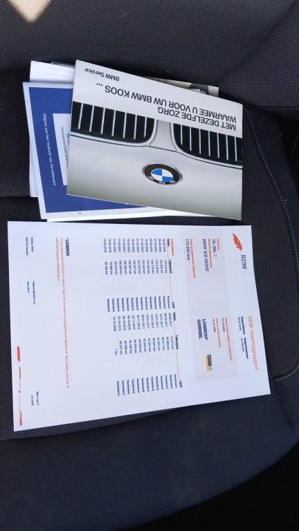 Bmw 1-SERIE 116i Corporate 3deurs bj:2009 airco lm-velgen apk 2027 !!!