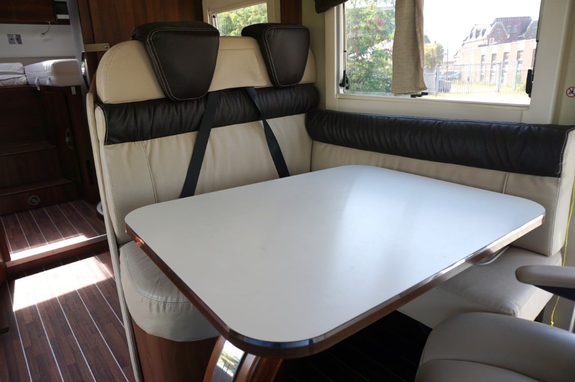 Mc Louis Nevis 873 G Carat 2016 met 63.500km goede opties!
