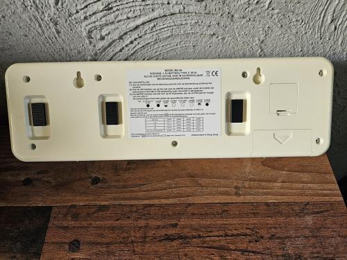 Vintage Twemco BQ-38 Flip Klok met Datum en Tijd