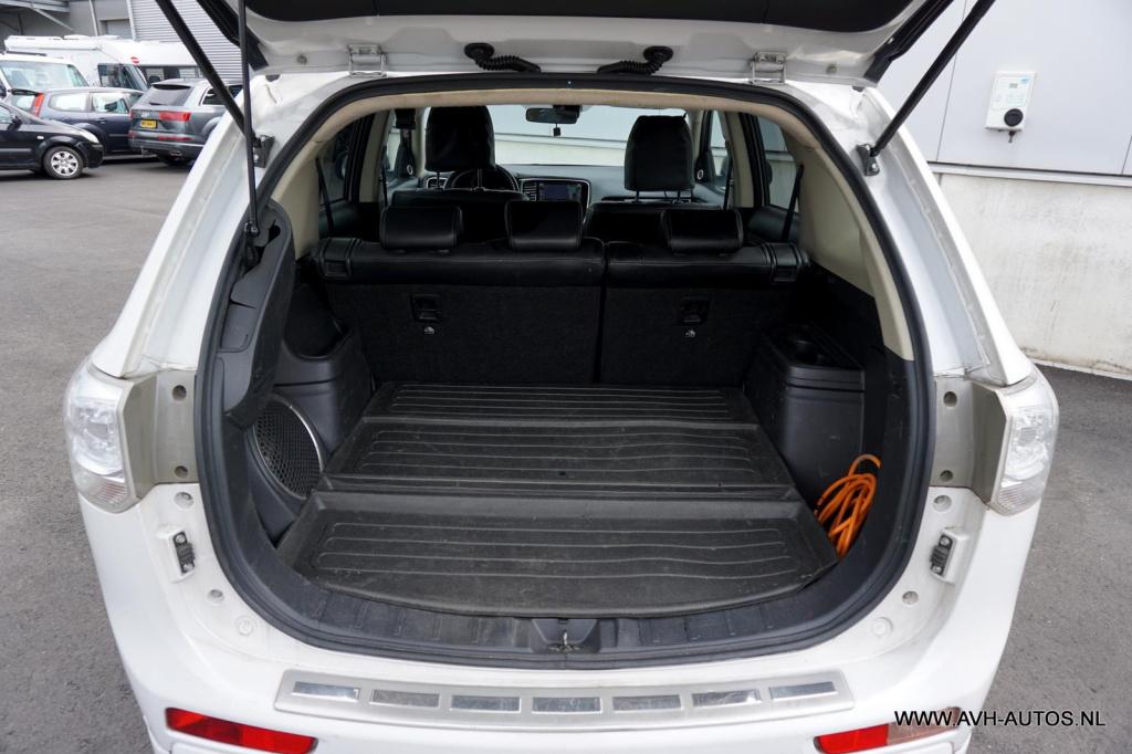 Mitsubishi Outlander 2.0 phev instyle+