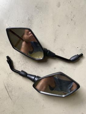 Spiegels voor een Cagiva motorfiets