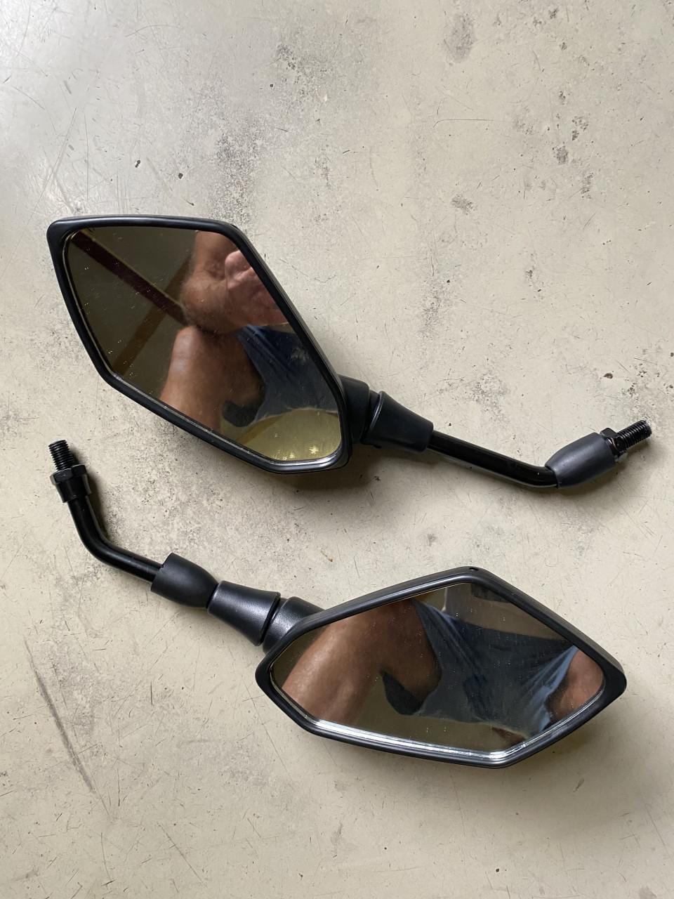 Spiegels voor een Cagiva motorfiets