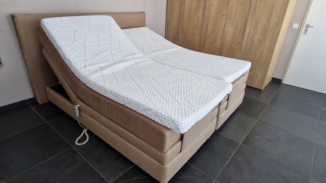 Boxspring 180x200 | Elektrisch verstelbaar | Incl. 2 Emma toppers (nieuw)